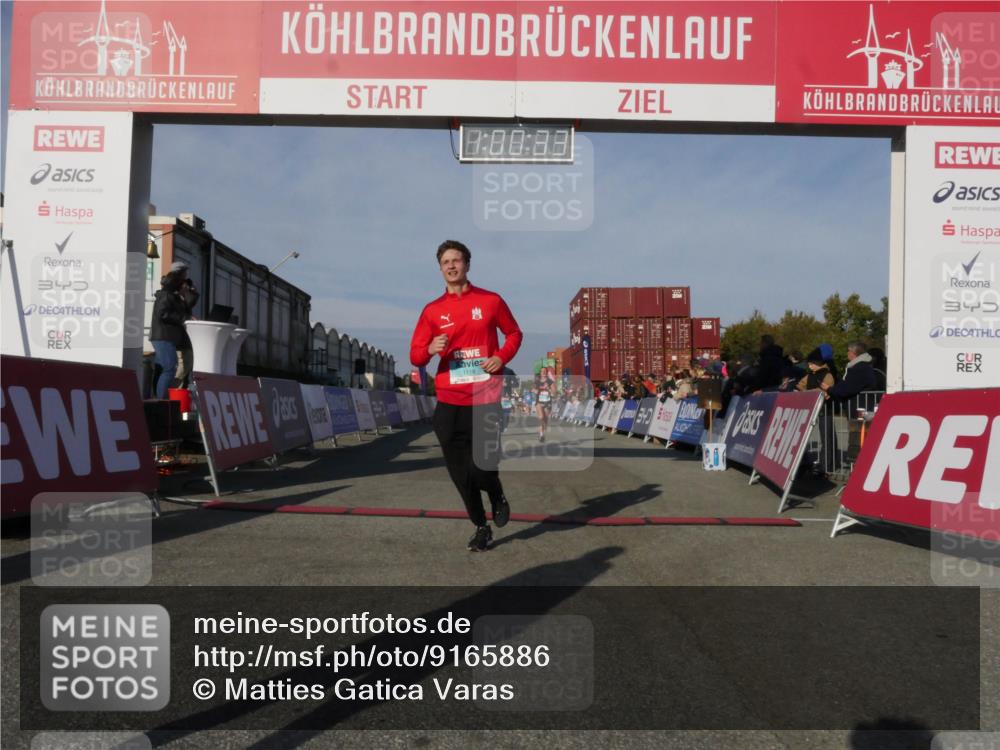 03.10.2025 - Köhlbrandbrückenlauf Matties Gatica Varas http://msf.ph/oto/9165886 03.10.2025 10:00:35 Ziel 1018, 1175, 1262, 2796, 2880, 3317, 3650, 3719 meine-sportfotos.de