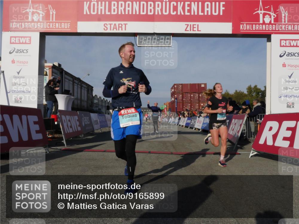 03.10.2025 - Köhlbrandbrückenlauf Matties Gatica Varas http://msf.ph/oto/9165899 03.10.2025 10:00:38 Ziel 1018, 1175, 2712, 2796, 2880, 3317, 3650, 3658, 3719 meine-sportfotos.de