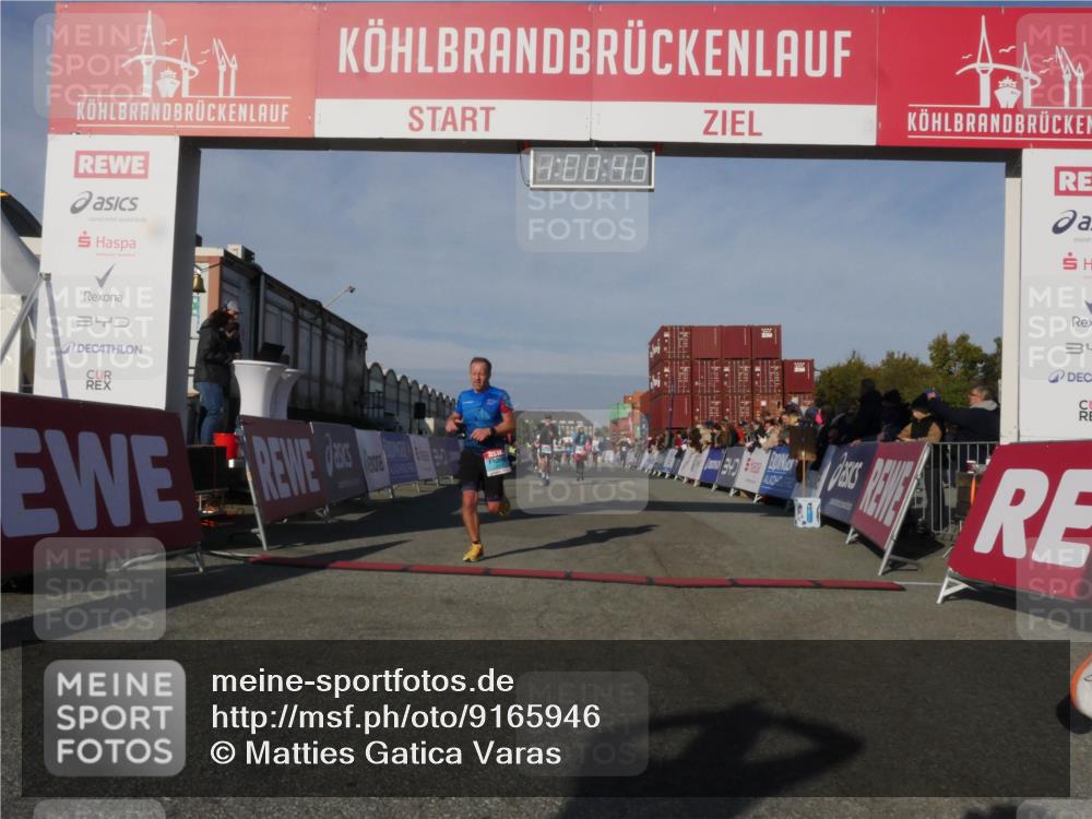 03.10.2025 - Köhlbrandbrückenlauf Matties Gatica Varas http://msf.ph/oto/9165946 03.10.2025 10:00:49 Ziel 1082, 1330, 1553, 1826, 2712, 3307, 3342, 3343, 3651 meine-sportfotos.de