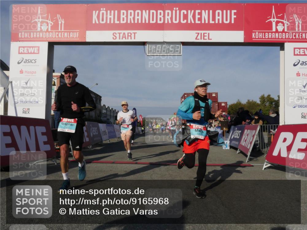 03.10.2025 - Köhlbrandbrückenlauf Matties Gatica Varas http://msf.ph/oto/9165968 03.10.2025 10:00:55 Ziel 1058, 1082, 1133, 1168, 1468, 1553, 1826, 2947, 3342, 3343, 3594, 3651, 3775, 3790, 3794 meine-sportfotos.de