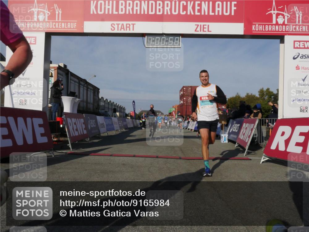 03.10.2025 - Köhlbrandbrückenlauf Matties Gatica Varas http://msf.ph/oto/9165984 03.10.2025 10:00:59 Ziel 1058, 1082, 1133, 1168, 1468, 2587, 2947, 3343, 3594, 3775, 3790, 3794 meine-sportfotos.de