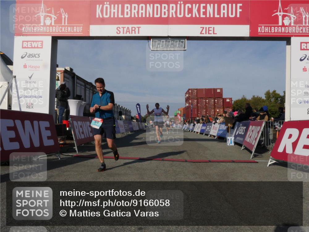 03.10.2025 - Köhlbrandbrückenlauf Matties Gatica Varas http://msf.ph/oto/9166058 03.10.2025 10:01:19 Ziel 1122, 1157, 1176, 1316, 1368, 2940, 3164, 3204, 3817 meine-sportfotos.de