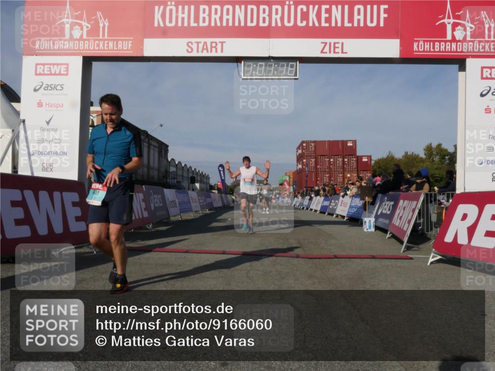 03.10.2025 - Köhlbrandbrückenlauf Matties Gatica Varas http://msf.ph/oto/9166060 03.10.2025 10:01:20 Ziel 1122, 1157, 1176, 1316, 1368, 2940, 3164, 3204, 3817 meine-sportfotos.de