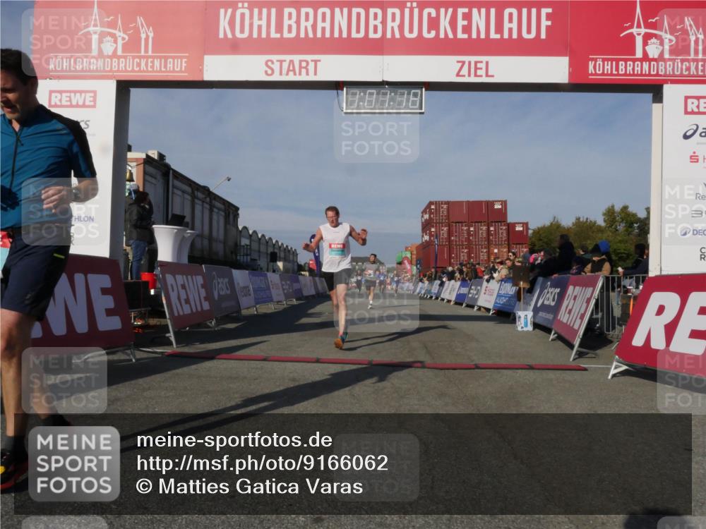 03.10.2025 - Köhlbrandbrückenlauf Matties Gatica Varas http://msf.ph/oto/9166062 03.10.2025 10:01:20 Ziel 1122, 1157, 1176, 1316, 1368, 2940, 3164, 3204, 3817 meine-sportfotos.de