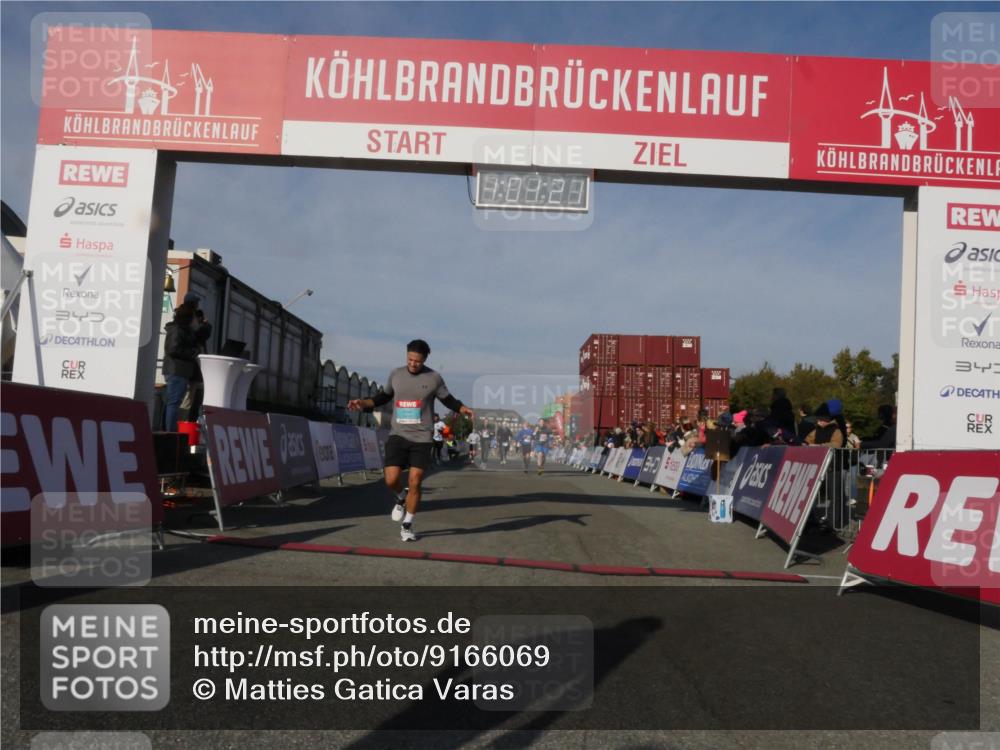 03.10.2025 - Köhlbrandbrückenlauf Matties Gatica Varas http://msf.ph/oto/9166069 03.10.2025 10:01:23 Ziel 1122, 1157, 1316, 1368, 2901, 2940, 3164, 3204, 3454, 3817 meine-sportfotos.de