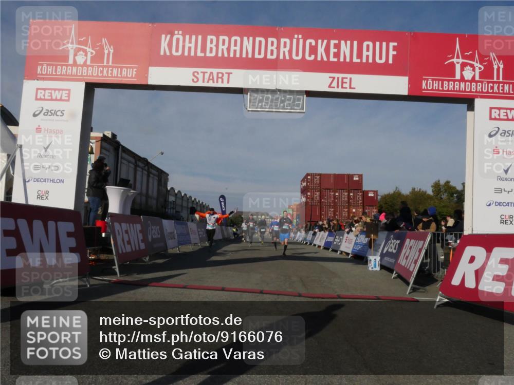03.10.2025 - Köhlbrandbrückenlauf Matties Gatica Varas http://msf.ph/oto/9166076 03.10.2025 10:01:25 Ziel 1122, 1157, 1226, 1316, 1368, 2901, 2940, 3164, 3204, 3454 meine-sportfotos.de