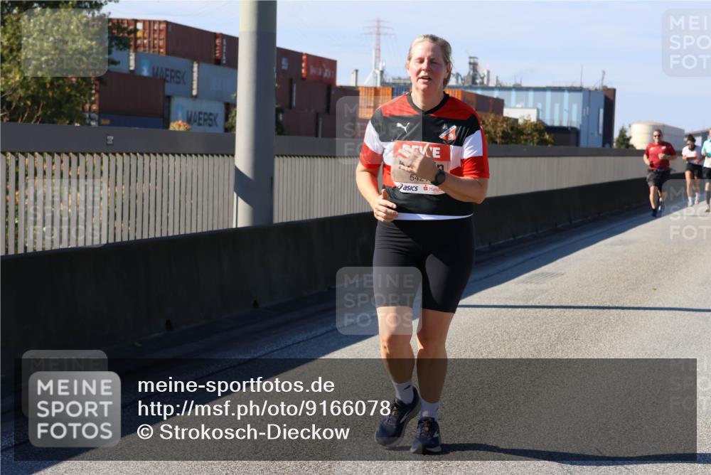 03.10.2025 - Köhlbrandbrückenlauf Strokosch-Dieckow http://msf.ph/oto/9166078 03.10.2025 13:17:26 Position 3 542 meine-sportfotos.de