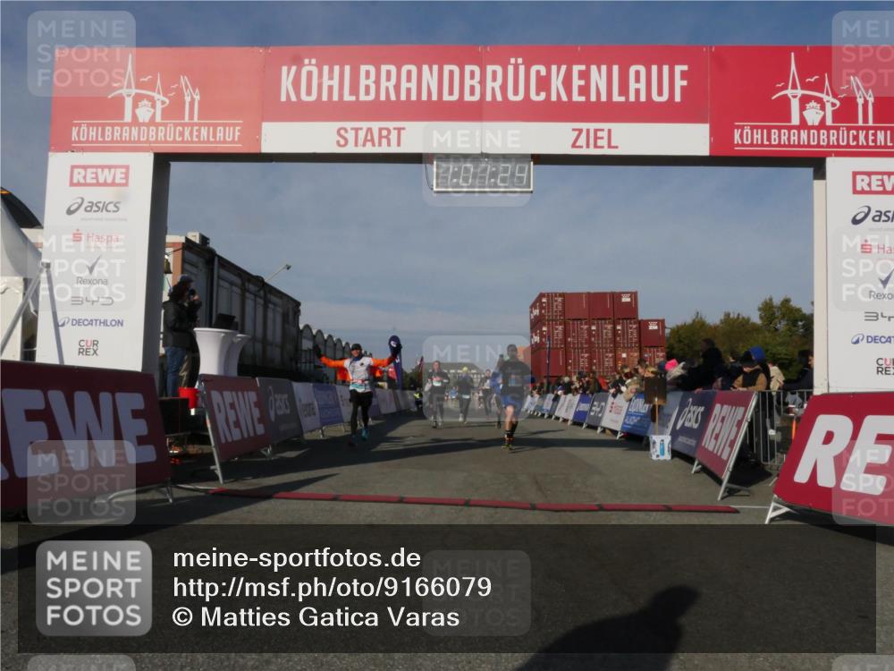 03.10.2025 - Köhlbrandbrückenlauf Matties Gatica Varas http://msf.ph/oto/9166079 03.10.2025 10:01:26 Ziel 1122, 1157, 1226, 1316, 1368, 2901, 2940, 3164, 3204, 3454 meine-sportfotos.de
