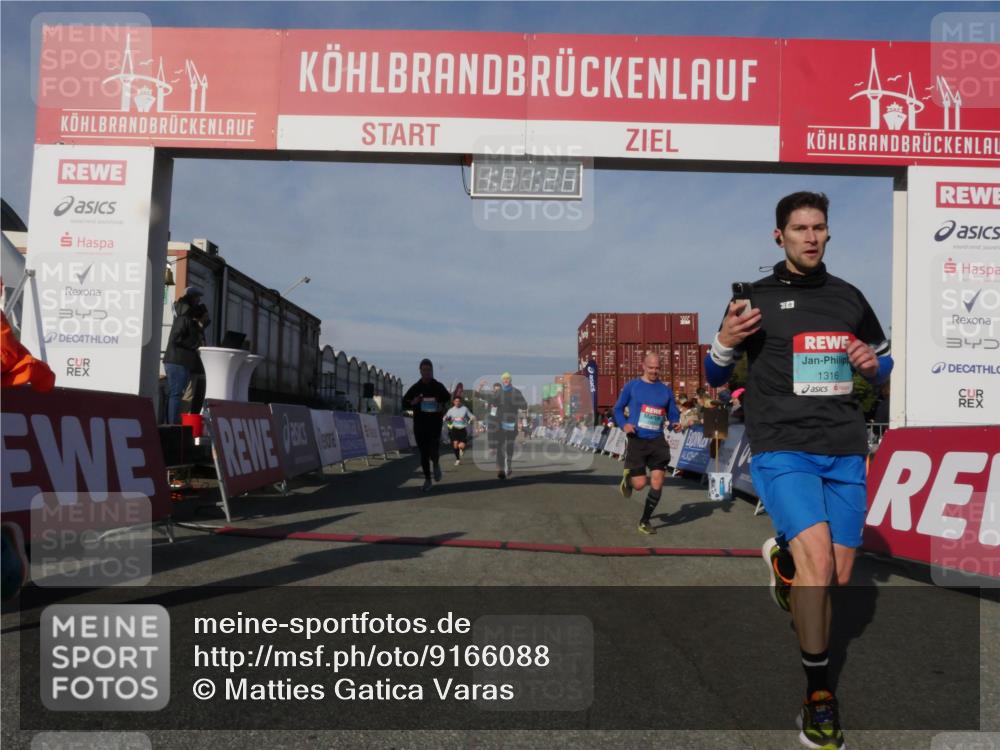 03.10.2025 - Köhlbrandbrückenlauf Matties Gatica Varas http://msf.ph/oto/9166088 03.10.2025 10:01:28 Ziel 1122, 1146, 1157, 1226, 1368, 1396, 2901, 2940, 3204, 3454, 3568 meine-sportfotos.de