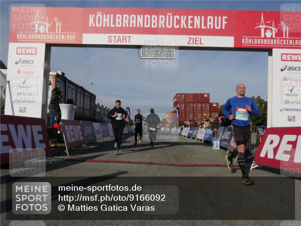 03.10.2025 - Köhlbrandbrückenlauf Matties Gatica Varas http://msf.ph/oto/9166092 03.10.2025 10:01:29 Ziel 1122, 1146, 1226, 1368, 1396, 2901, 2940, 3204, 3454, 3568, 3813 meine-sportfotos.de