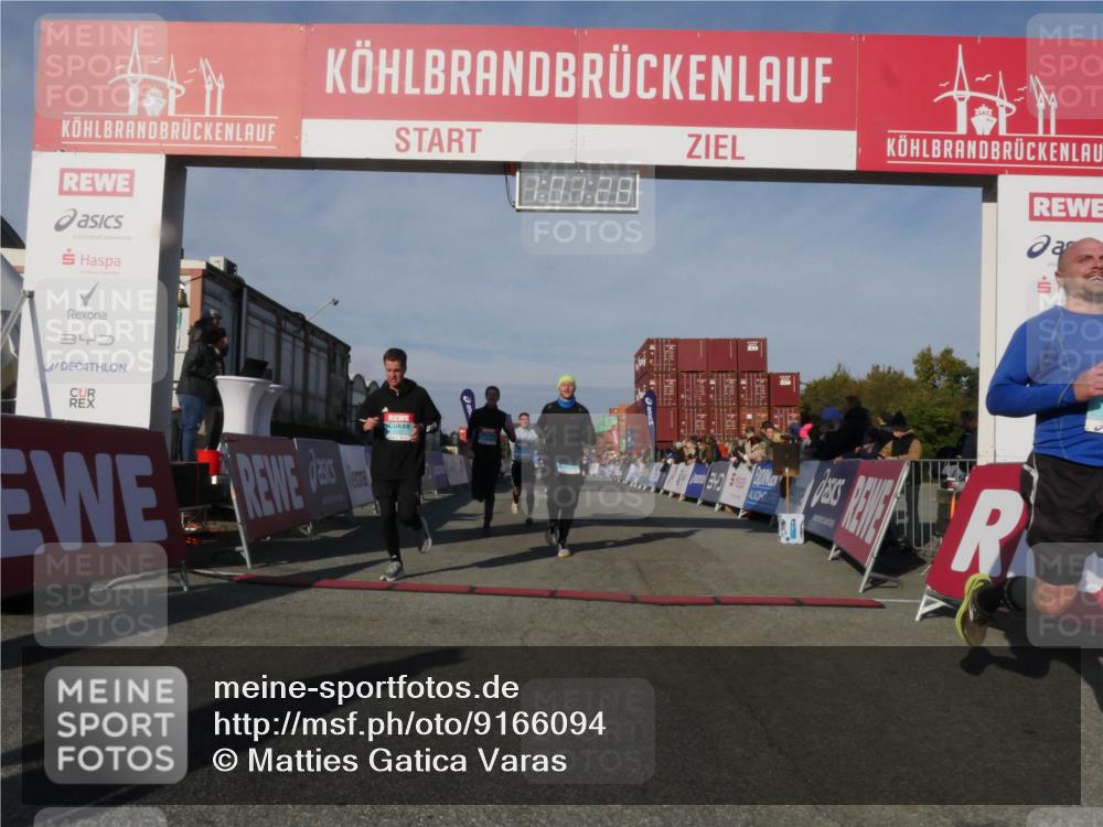 03.10.2025 - Köhlbrandbrückenlauf Matties Gatica Varas http://msf.ph/oto/9166094 03.10.2025 10:01:30 Ziel 1021, 1122, 1146, 1226, 1368, 1396, 2901, 2940, 3204, 3454, 3568, 3813 meine-sportfotos.de