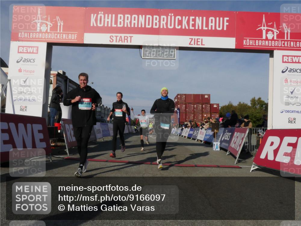 03.10.2025 - Köhlbrandbrückenlauf Matties Gatica Varas http://msf.ph/oto/9166097 03.10.2025 10:01:31 Ziel 1021, 1146, 1226, 1368, 1396, 2901, 3204, 3454, 3568, 3813 meine-sportfotos.de