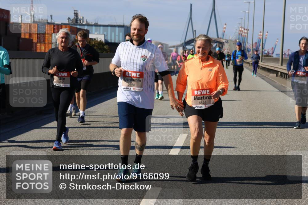 03.10.2025 - Köhlbrandbrückenlauf Strokosch-Dieckow http://msf.ph/oto/9166099 03.10.2025 13:17:38 Position 3 5835, 5565, 5566 meine-sportfotos.de