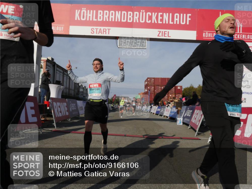 03.10.2025 - Köhlbrandbrückenlauf Matties Gatica Varas http://msf.ph/oto/9166106 03.10.2025 10:01:32 Ziel 1021, 1146, 1226, 1396, 2901, 3454, 3568, 3813 meine-sportfotos.de