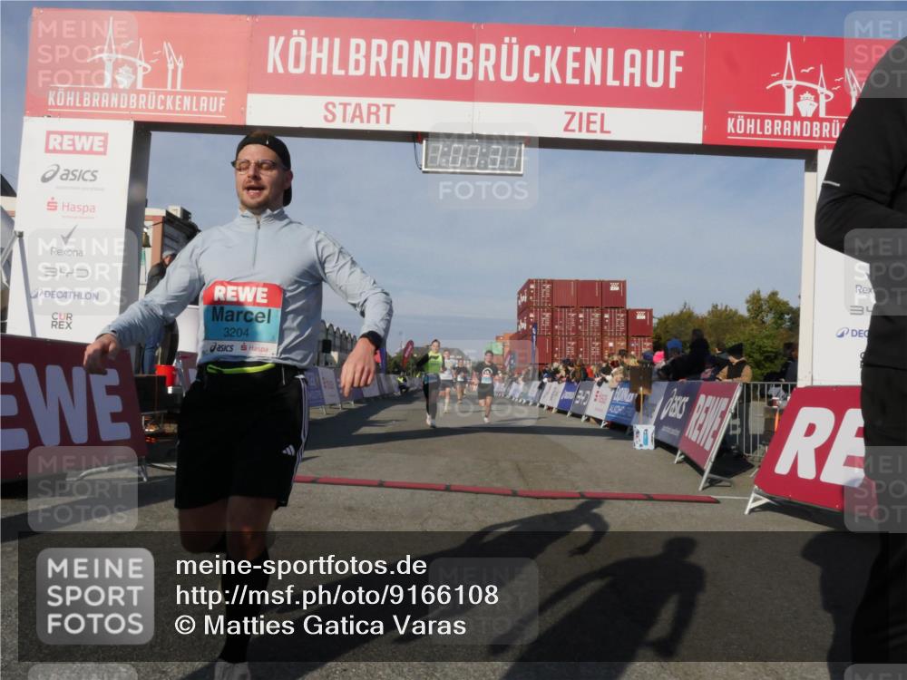 03.10.2025 - Köhlbrandbrückenlauf Matties Gatica Varas http://msf.ph/oto/9166108 03.10.2025 10:01:33 Ziel 1021, 1146, 1226, 1396, 2901, 3454, 3568, 3813 meine-sportfotos.de