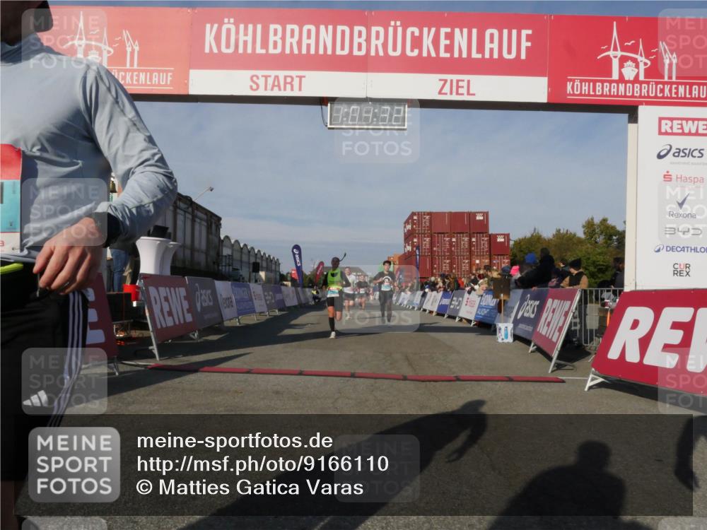 03.10.2025 - Köhlbrandbrückenlauf Matties Gatica Varas http://msf.ph/oto/9166110 03.10.2025 10:01:33 Ziel 1021, 1146, 1226, 1396, 2901, 3454, 3568, 3813 meine-sportfotos.de