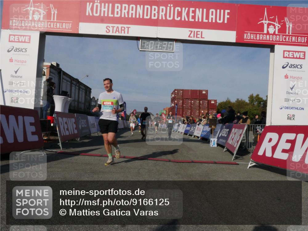 03.10.2025 - Köhlbrandbrückenlauf Matties Gatica Varas http://msf.ph/oto/9166125 03.10.2025 10:01:37 Ziel 1021, 1146, 1226, 1279, 1396, 1526, 3568, 3813 meine-sportfotos.de