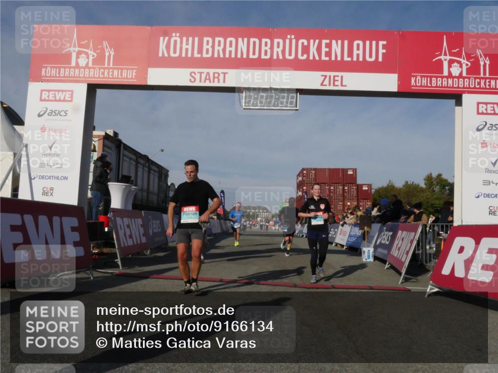 03.10.2025 - Köhlbrandbrückenlauf Matties Gatica Varas http://msf.ph/oto/9166134 03.10.2025 10:01:40 Ziel 1021, 1043, 1279, 1396, 1526, 2979, 3568, 3813 meine-sportfotos.de