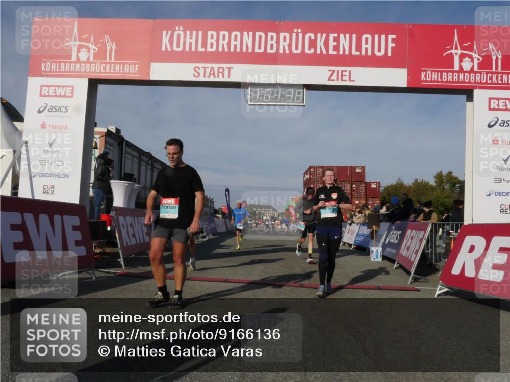 03.10.2025 - Köhlbrandbrückenlauf Matties Gatica Varas http://msf.ph/oto/9166136 03.10.2025 10:01:40 Ziel 1021, 1043, 1279, 1396, 1526, 2979, 3568, 3813 meine-sportfotos.de