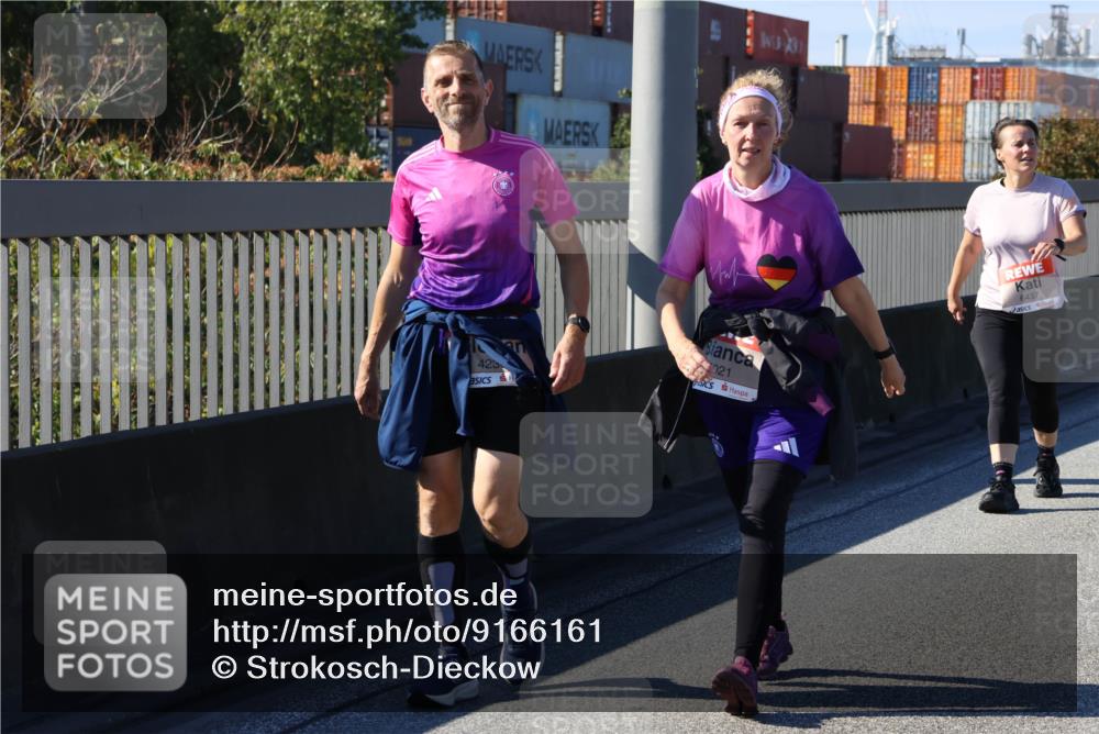 03.10.2025 - Köhlbrandbrückenlauf Strokosch-Dieckow http://msf.ph/oto/9166161 03.10.2025 13:18:04 Position 3 111, 425, 021, 6437 meine-sportfotos.de