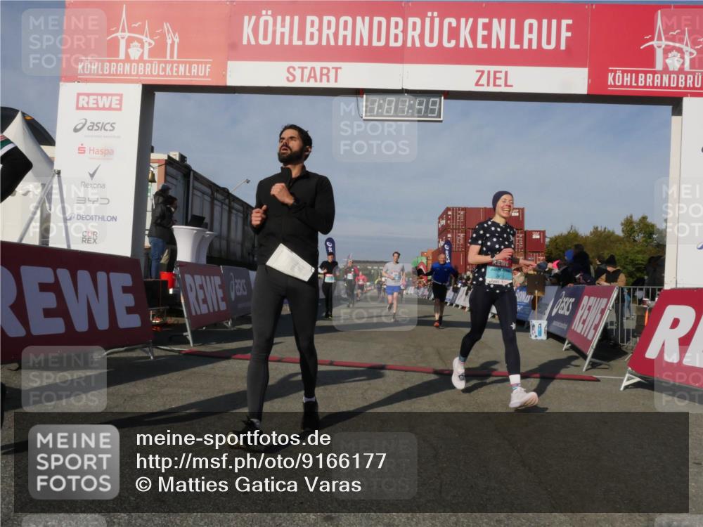 03.10.2025 - Köhlbrandbrückenlauf Matties Gatica Varas http://msf.ph/oto/9166177 03.10.2025 10:01:50 Ziel 1043, 1165, 1284, 2694, 2857, 2889, 2979, 3263, 3264, 3403 meine-sportfotos.de