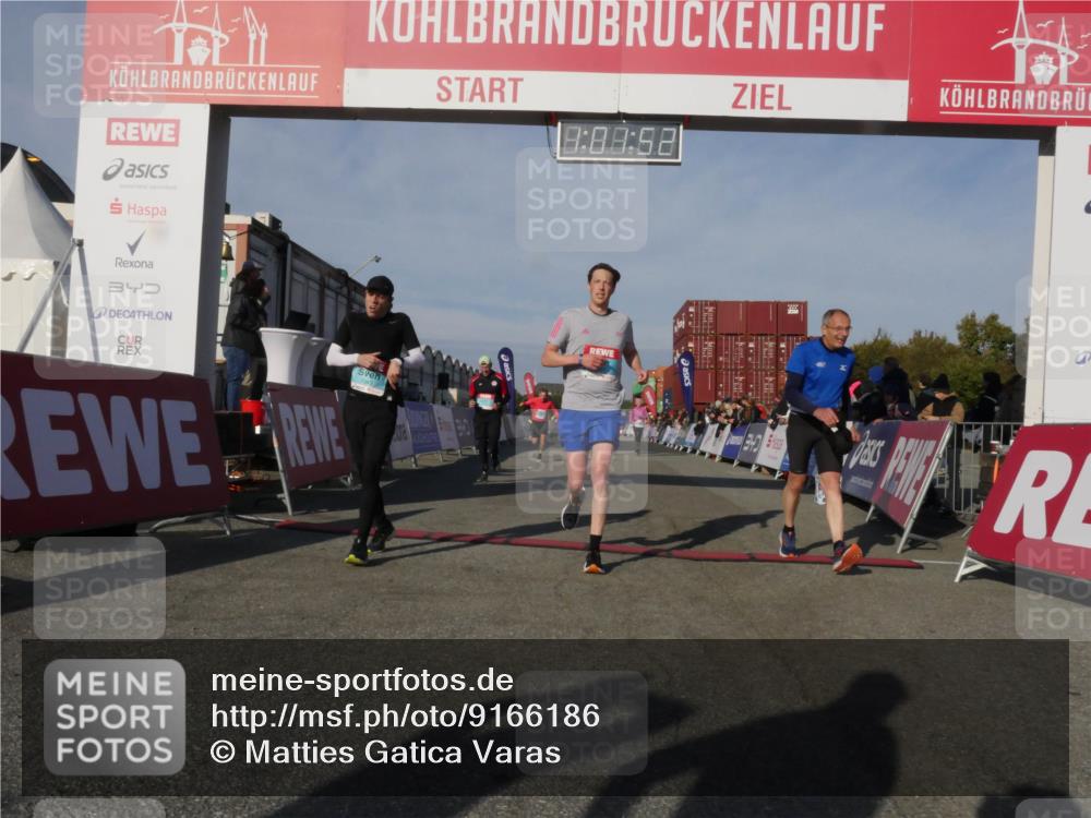 03.10.2025 - Köhlbrandbrückenlauf Matties Gatica Varas http://msf.ph/oto/9166186 03.10.2025 10:01:53 Ziel 1165, 1273, 1284, 1767, 2694, 2857, 2889, 3263, 3264, 3403 meine-sportfotos.de
