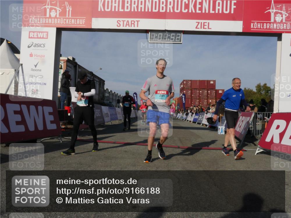 03.10.2025 - Köhlbrandbrückenlauf Matties Gatica Varas http://msf.ph/oto/9166188 03.10.2025 10:01:54 Ziel 1165, 1273, 1284, 1767, 2889, 3263, 3264, 3403 meine-sportfotos.de