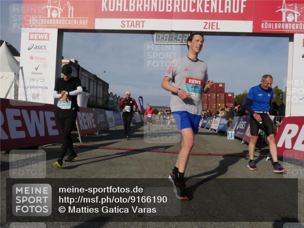 03.10.2025 - Köhlbrandbrückenlauf Matties Gatica Varas http://msf.ph/oto/9166190 03.10.2025 10:01:54 Ziel 1165, 1273, 1284, 1767, 2889, 3263, 3264, 3403 meine-sportfotos.de