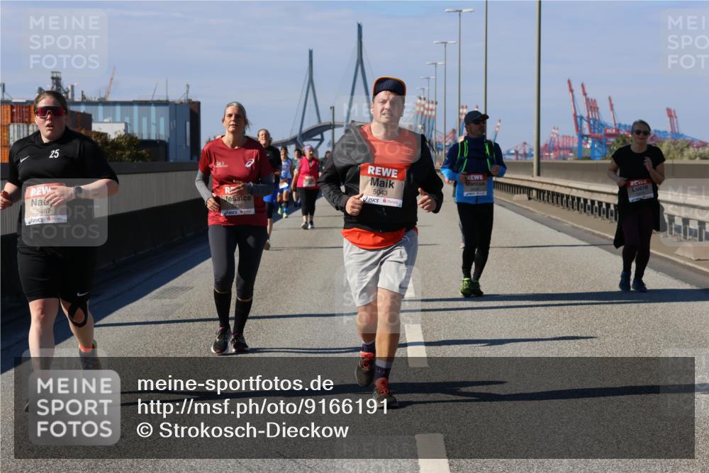 03.10.2025 - Köhlbrandbrückenlauf Strokosch-Dieckow http://msf.ph/oto/9166191 03.10.2025 13:18:15 Position 3 225, 5487, 5043, 5230 meine-sportfotos.de