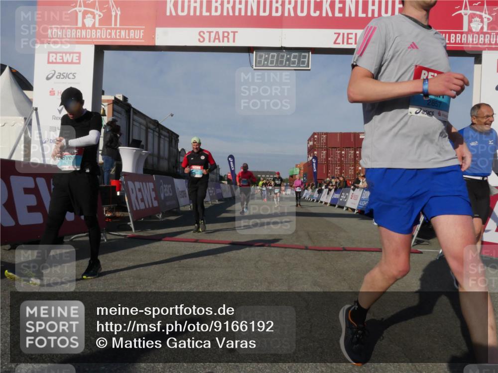 03.10.2025 - Köhlbrandbrückenlauf Matties Gatica Varas http://msf.ph/oto/9166192 03.10.2025 10:01:55 Ziel 1165, 1194, 1273, 1284, 1767, 2889, 3263, 3264, 3403 meine-sportfotos.de
