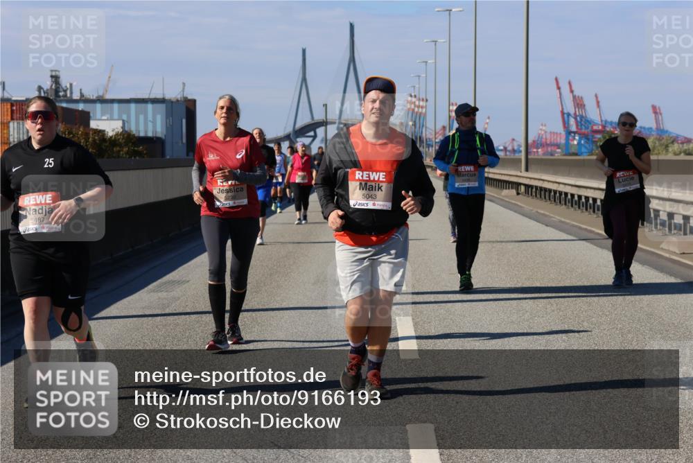 03.10.2025 - Köhlbrandbrückenlauf Strokosch-Dieckow http://msf.ph/oto/9166193 03.10.2025 13:18:15 Position 3 25, 5487, 5230, 5043, 5416 meine-sportfotos.de