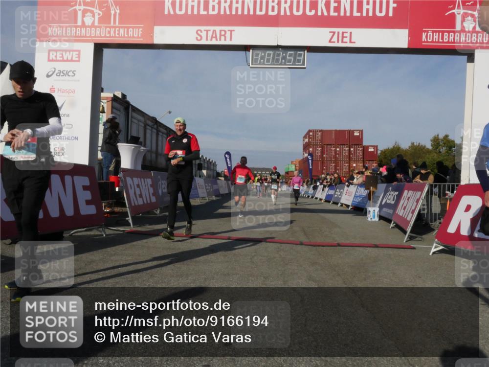 03.10.2025 - Köhlbrandbrückenlauf Matties Gatica Varas http://msf.ph/oto/9166194 03.10.2025 10:01:55 Ziel 1165, 1194, 1273, 1284, 1767, 2889, 3263, 3264, 3403 meine-sportfotos.de