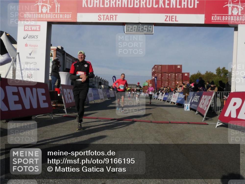 03.10.2025 - Köhlbrandbrückenlauf Matties Gatica Varas http://msf.ph/oto/9166195 03.10.2025 10:01:56 Ziel 1165, 1194, 1273, 1284, 1474, 1767, 2889, 3263, 3264 meine-sportfotos.de
