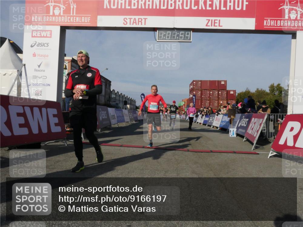 03.10.2025 - Köhlbrandbrückenlauf Matties Gatica Varas http://msf.ph/oto/9166197 03.10.2025 10:01:56 Ziel 1165, 1194, 1273, 1284, 1474, 1767, 2889, 3263, 3264 meine-sportfotos.de