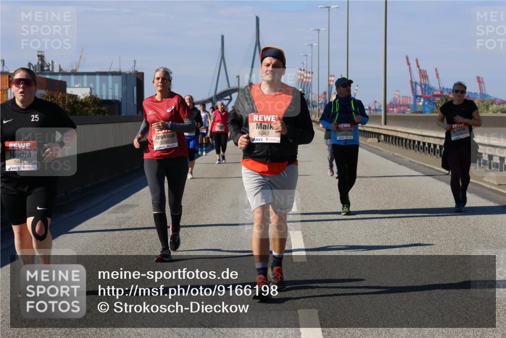 03.10.2025 - Köhlbrandbrückenlauf Strokosch-Dieckow http://msf.ph/oto/9166198 03.10.2025 13:18:15 Position 3 25, 5487, 5230, 5043 meine-sportfotos.de