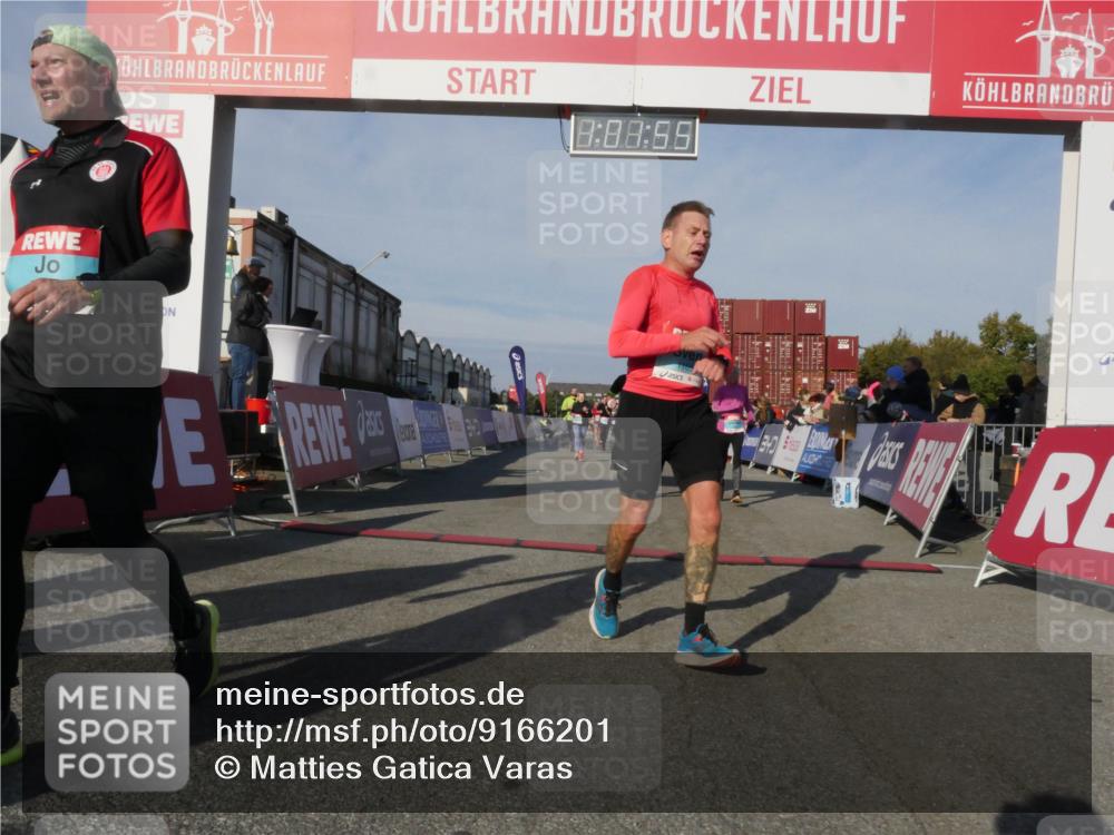 03.10.2025 - Köhlbrandbrückenlauf Matties Gatica Varas http://msf.ph/oto/9166201 03.10.2025 10:01:57 Ziel 1194, 1273, 1284, 1474, 1767, 2843, 2889, 3263, 3264 meine-sportfotos.de