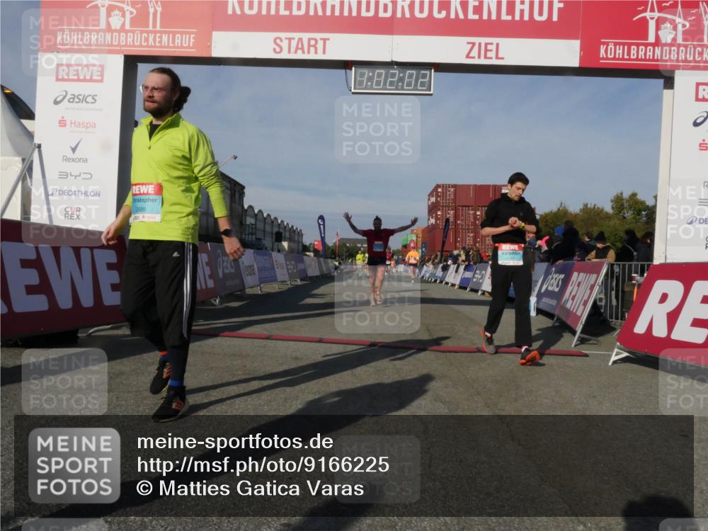 03.10.2025 - Köhlbrandbrückenlauf Matties Gatica Varas http://msf.ph/oto/9166225 03.10.2025 10:02:03 Ziel 1182, 1194, 1273, 1380, 1474, 1504, 1767, 2843, 3118, 3139, 3444 meine-sportfotos.de