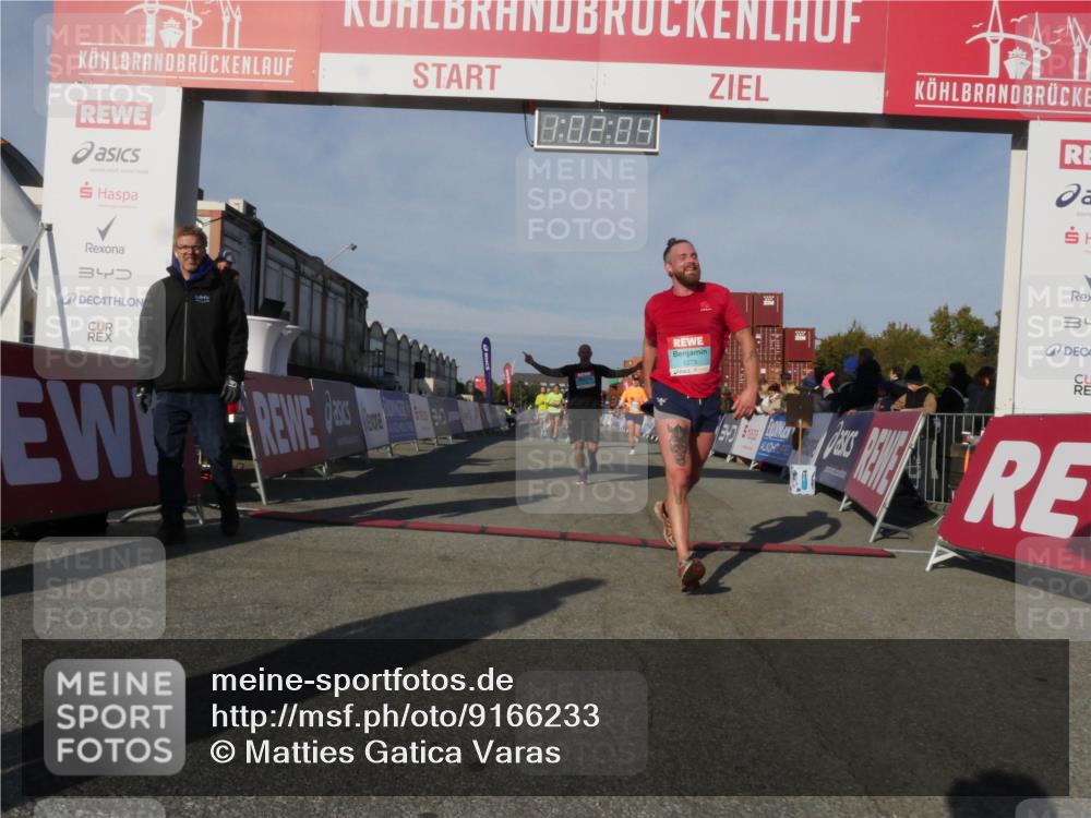 03.10.2025 - Köhlbrandbrückenlauf Matties Gatica Varas http://msf.ph/oto/9166233 03.10.2025 10:02:05 Ziel 1182, 1194, 1273, 1380, 1474, 1504, 2843, 3118, 3139, 3165, 3444 meine-sportfotos.de