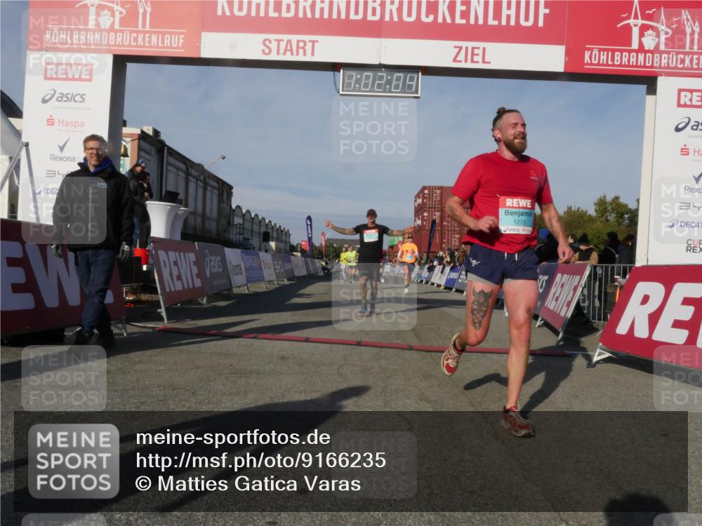 03.10.2025 - Köhlbrandbrückenlauf Matties Gatica Varas http://msf.ph/oto/9166235 03.10.2025 10:02:06 Ziel 1182, 1194, 1205, 1280, 1380, 1474, 1504, 2843, 3118, 3139, 3165, 3444 meine-sportfotos.de