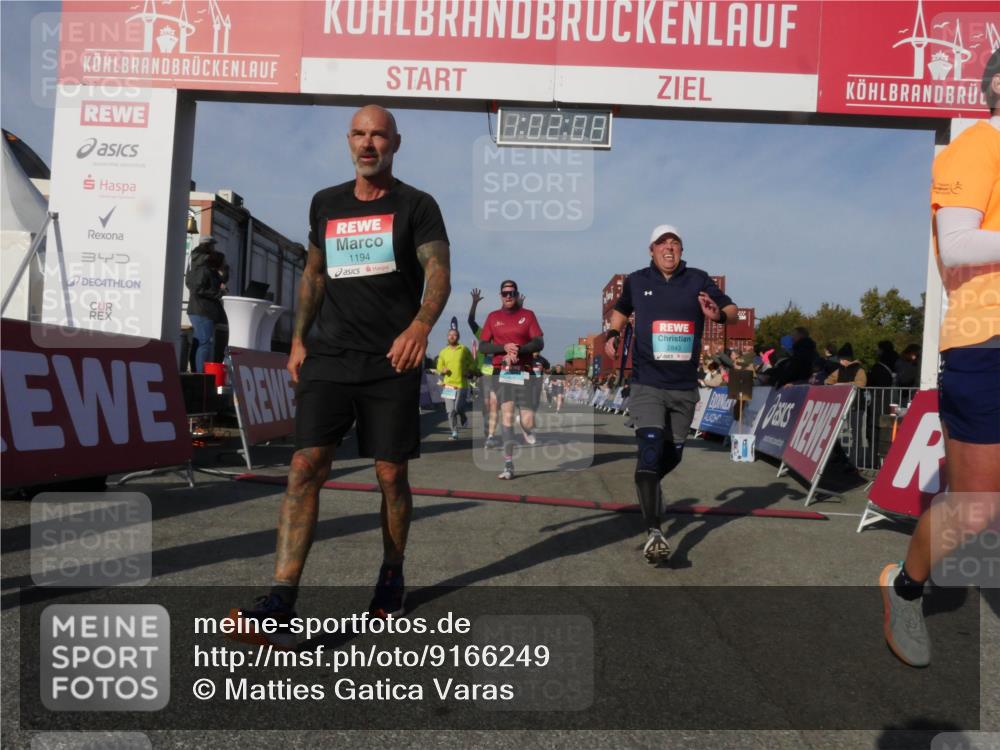 03.10.2025 - Köhlbrandbrückenlauf Matties Gatica Varas http://msf.ph/oto/9166249 03.10.2025 10:02:10 Ziel 1182, 1205, 1280, 1292, 1357, 1380, 1504, 3118, 3139, 3165, 3444, 3495 meine-sportfotos.de