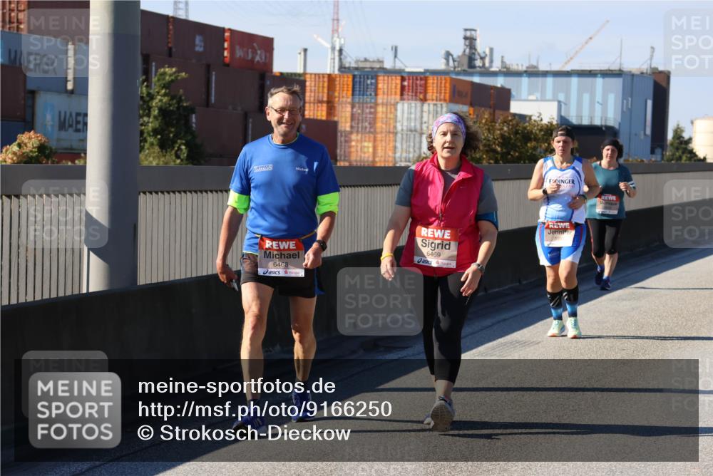 03.10.2025 - Köhlbrandbrückenlauf Strokosch-Dieckow http://msf.ph/oto/9166250 03.10.2025 13:18:27 Position 3 6468, 6469 meine-sportfotos.de