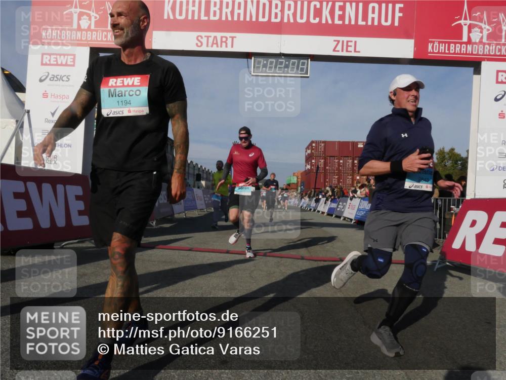 03.10.2025 - Köhlbrandbrückenlauf Matties Gatica Varas http://msf.ph/oto/9166251 03.10.2025 10:02:10 Ziel 1182, 1205, 1280, 1292, 1357, 1380, 1504, 3118, 3139, 3165, 3444, 3495 meine-sportfotos.de