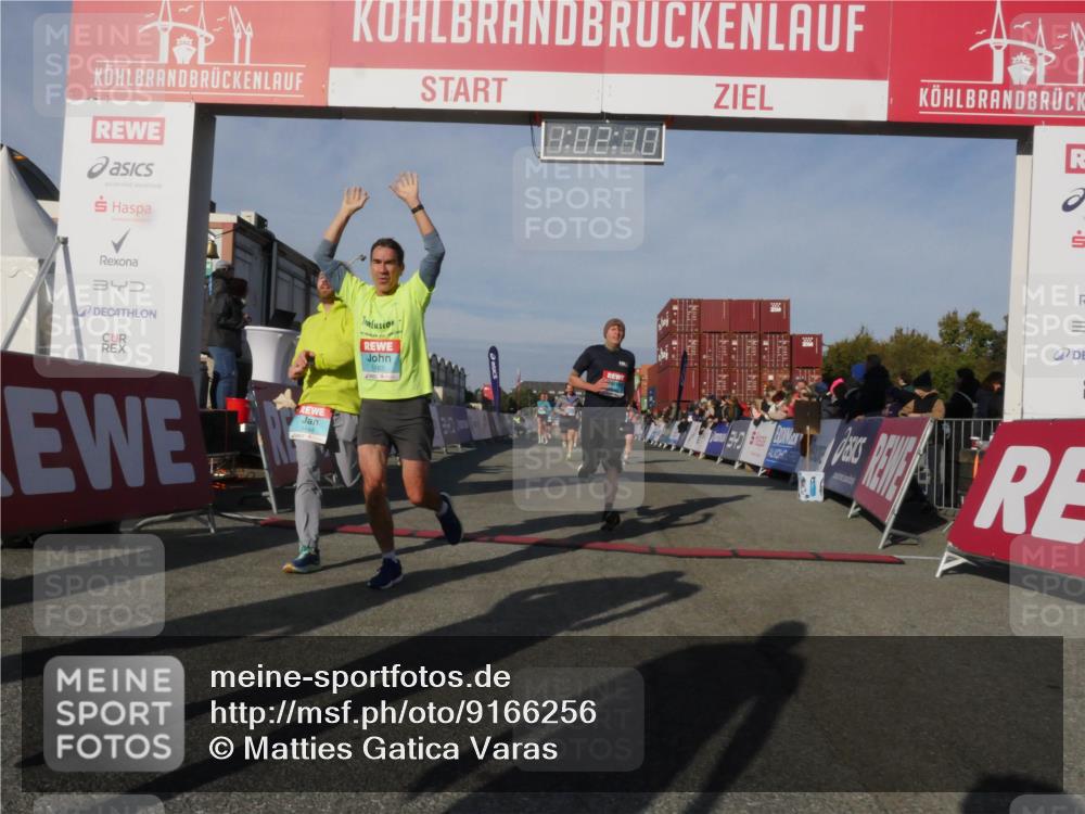 03.10.2025 - Köhlbrandbrückenlauf Matties Gatica Varas http://msf.ph/oto/9166256 03.10.2025 10:02:12 Ziel 1205, 1280, 1292, 1357, 1380, 1493, 1504, 1966, 3139, 3165, 3495 meine-sportfotos.de