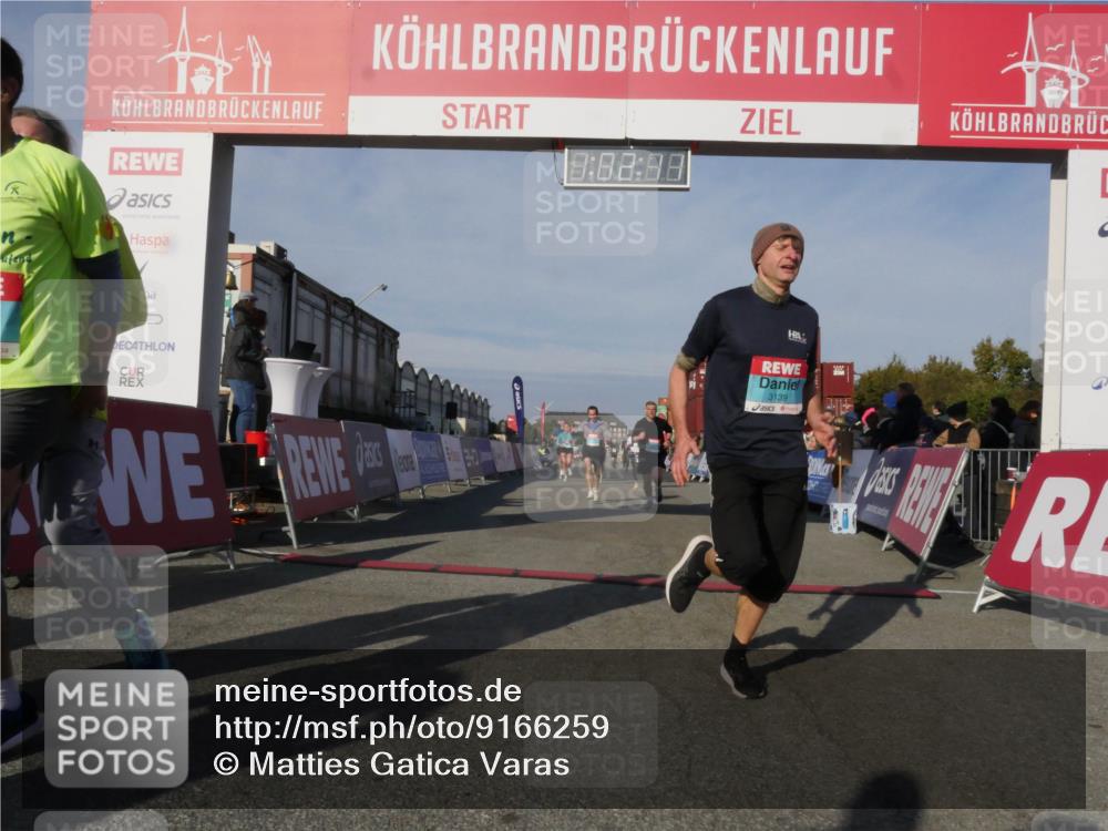03.10.2025 - Köhlbrandbrückenlauf Matties Gatica Varas http://msf.ph/oto/9166259 03.10.2025 10:02:13 Ziel 1205, 1280, 1292, 1357, 1380, 1493, 1504, 1966, 3165, 3495 meine-sportfotos.de
