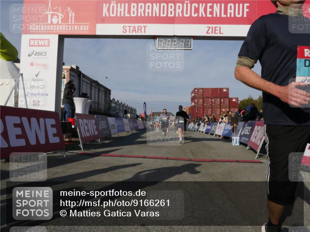 03.10.2025 - Köhlbrandbrückenlauf Matties Gatica Varas http://msf.ph/oto/9166261 03.10.2025 10:02:13 Ziel 1205, 1280, 1292, 1357, 1380, 1493, 1504, 1966, 3165, 3495 meine-sportfotos.de