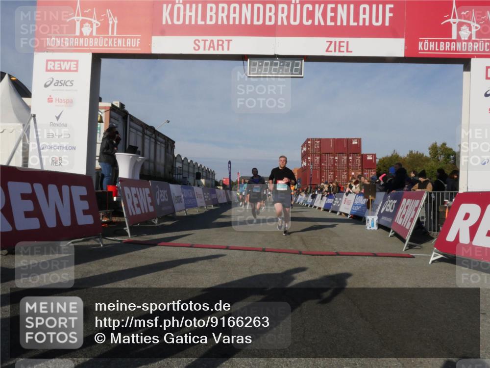 03.10.2025 - Köhlbrandbrückenlauf Matties Gatica Varas http://msf.ph/oto/9166263 03.10.2025 10:02:14 Ziel 1205, 1219, 1280, 1292, 1357, 1380, 1493, 1504, 1966, 3165, 3495 meine-sportfotos.de