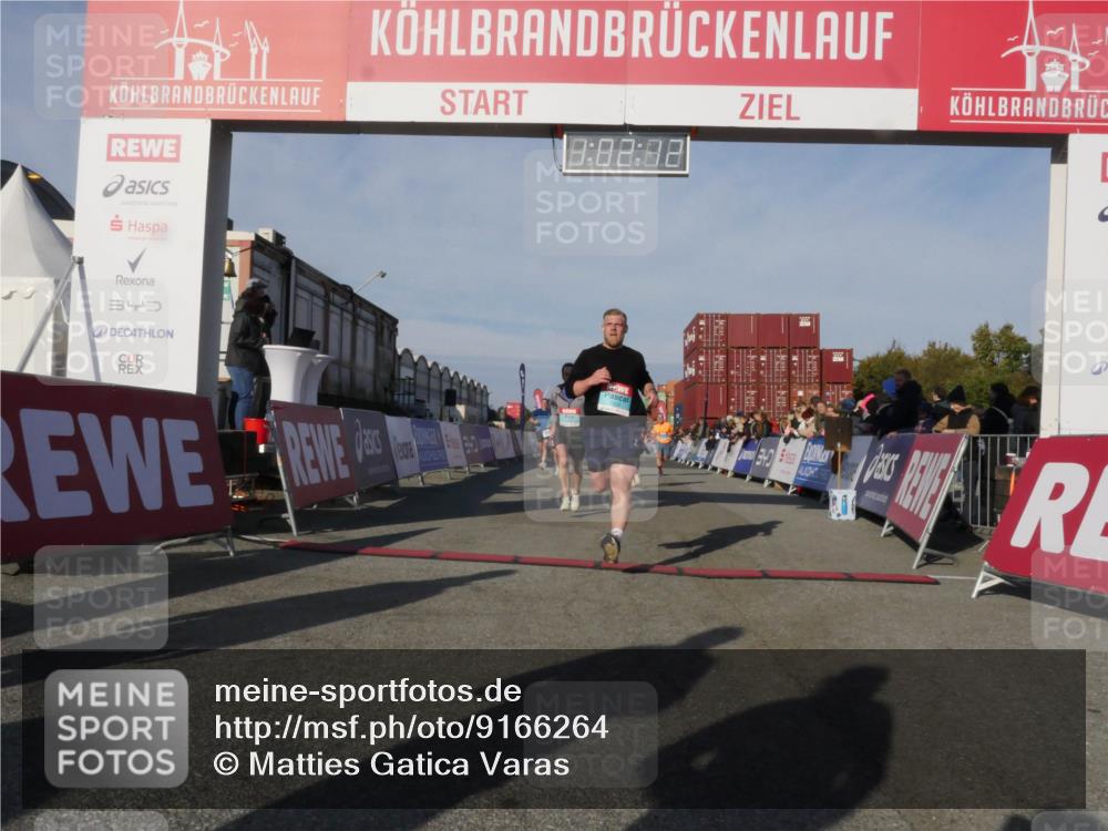 03.10.2025 - Köhlbrandbrückenlauf Matties Gatica Varas http://msf.ph/oto/9166264 03.10.2025 10:02:14 Ziel 1205, 1219, 1280, 1292, 1357, 1380, 1493, 1504, 1966, 3165, 3495 meine-sportfotos.de