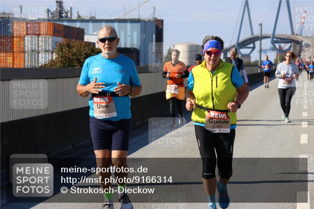 03.10.2025 - Köhlbrandbrückenlauf Strokosch-Dieckow http://msf.ph/oto/9166314 03.10.2025 13:19:01 Position 3 6462, 6463 meine-sportfotos.de