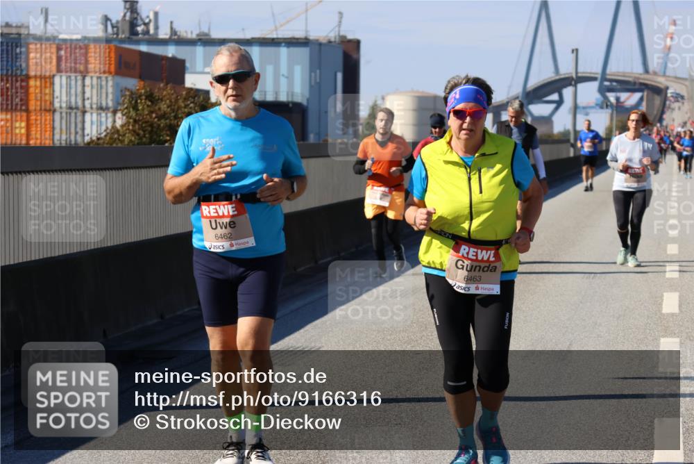 03.10.2025 - Köhlbrandbrückenlauf Strokosch-Dieckow http://msf.ph/oto/9166316 03.10.2025 13:19:01 Position 3 6462, 6463 meine-sportfotos.de