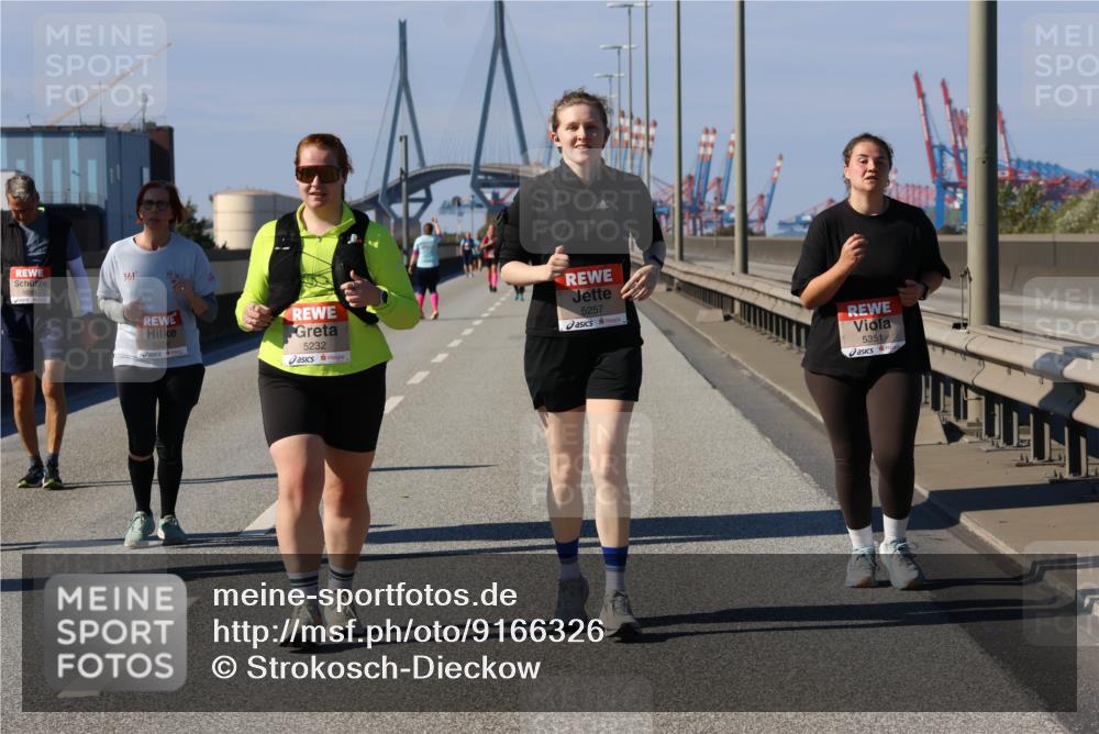 03.10.2025 - Köhlbrandbrückenlauf Strokosch-Dieckow http://msf.ph/oto/9166326 03.10.2025 13:19:08 Position 3 361, 5228, 5232, 5257, 5351 meine-sportfotos.de